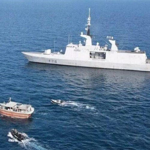 فايننشال تايمز: 20 ألف بحار عالقون في الخليج