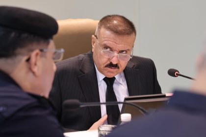 وزير الداخلية يعفي قيادات أمنية في قاطع المدائن على خلفية استهداف مطار بغداد