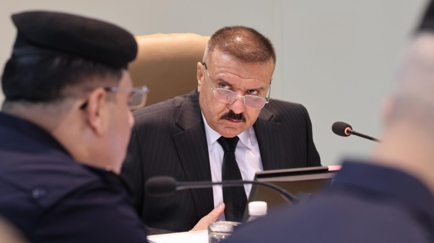 وزير الداخلية يعفي قيادات أمنية في قاطع المدائن على خلفية استهداف مطار بغداد