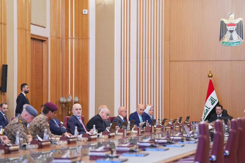 مجلس الوزراء: يكون بدء الدوام الرسمي لموظفي الدولة يوم غد الأربعاء في الساعة 9 صباحا