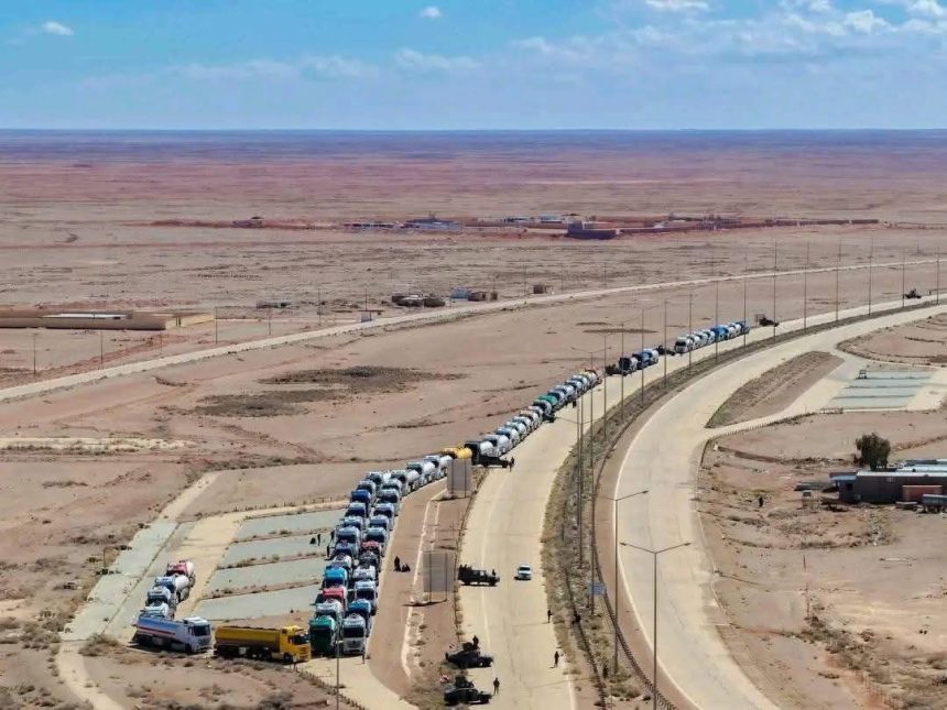 الجمارك تعلن عبور أولى شاحنات النفط باتجاه سوريا عبر منفذ الوليد الحدودي
