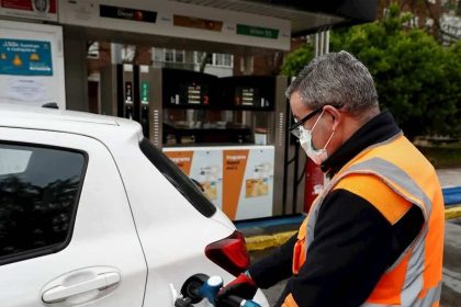 فرنسا.. محطات الوقود تشارف على استنفاد مخزوناتها