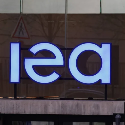 الطاقة الدولية: ندرس إمكانية السحب من الاحتياطيات النفطية مجددا للحد من تقلبات الأسواق