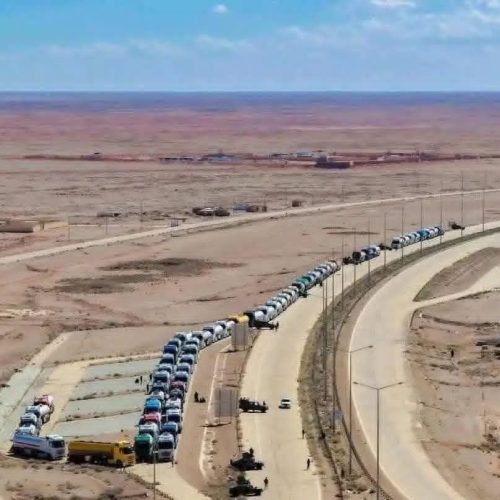 وزارة النفط تعلن المباشرة بتصدير النفط الاسود عبر سوريا بواسطة الحوضيات لتوفير الايرادات المالية