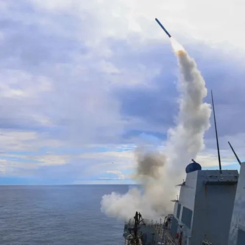 فاينانشال تايمز: الحرب في الشرق الأوسط تستنزف مخزونات الصواريخ الأمريكية بشكل مخيف