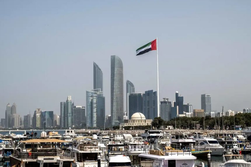 ‏أبوظبي: تعليق العمليات في منشآت حبشان للغاز بعد سقوط شظايا واندلاع حريق