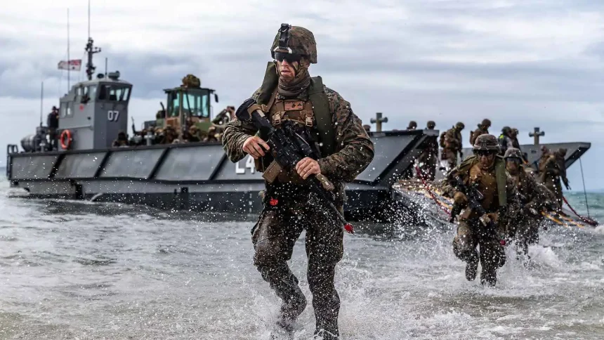 بعد الضربات الإيرانية.. الولايات المتحدة تجلي 1500 من أفراد بحريتها من قاعدة في البحرين