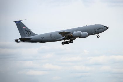 طائرة تزويد وقود أمريكية تهبط اضطراريا في تل أبيب بعد إرسالها إشارة استغاثة