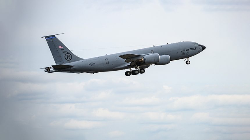 طائرة تزويد وقود أمريكية تهبط اضطراريا في تل أبيب بعد إرسالها إشارة استغاثة