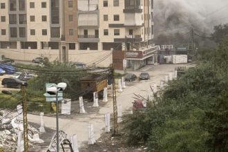 غارات إسرائيلية على ضاحية بيروت وتهديد بقصف جسرين