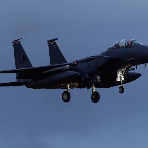 أكسيوس: إنقاذ أحد أفراد طاقم المقاتلة الأميركية التي أسقطت فوق إيران