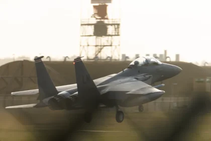 "رويترز": القوات الإيرانية تواصل البحث عن الطيار الأميركي المفقود