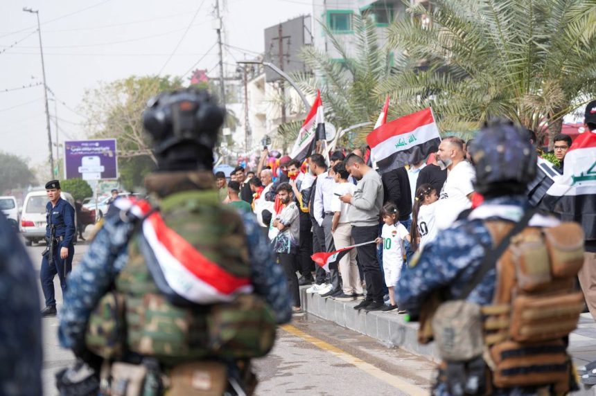 بالصور.. الجماهير العراقية تستعد لاستقبال لاعبي المنتخب الوطني وسط بغداد