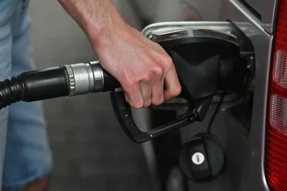 ارتفاع أسعار البنزين بالولايات المتحدة بنسبة 38% منذ بدء الحرب على إيران