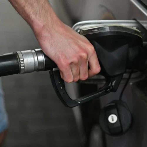 ارتفاع أسعار البنزين بالولايات المتحدة بنسبة 38% منذ بدء الحرب على إيران