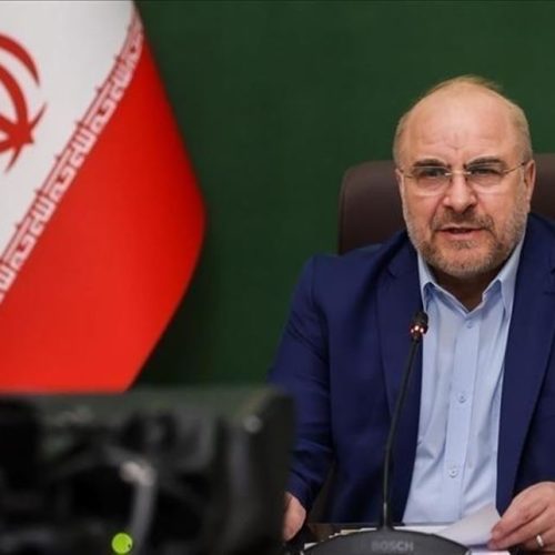 رئيس البرلمان الإيراني يلمح لهجمات على باب المندب