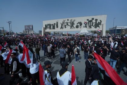 تلبية لدعوة السيد الصدر.. انطلاق التظاهرات المنددة بالحرب الامريكية في المنطقة