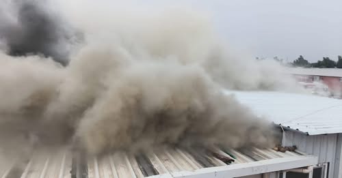 اندلاع حريق في كرفانات تابعة للحشد الشعبي قرب مستشفى الكندي ببغداد