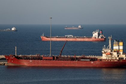 وكالة الأنباء العمانية: اجتماع عماني إيراني لبحث خيارات ضمان انسياب العبور في مضيق هرمز