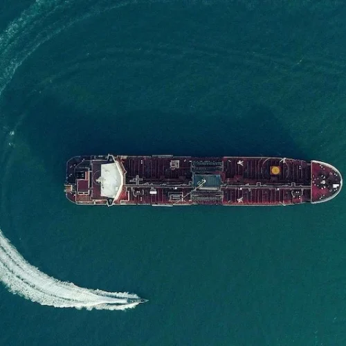 بلومبرغ: ناقلة نفط من العراق عبرت مضيق هرمز نحو ماليزيا