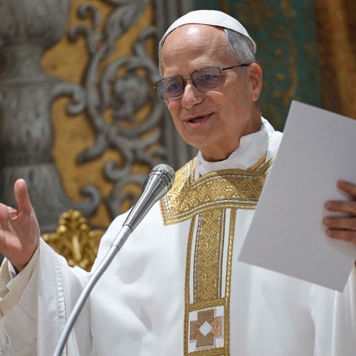 بابا الفاتيكان: فليضع من لديهم أسلحة أسلحتهم ودعونا نتخلى عن كل رغبة في الصراع