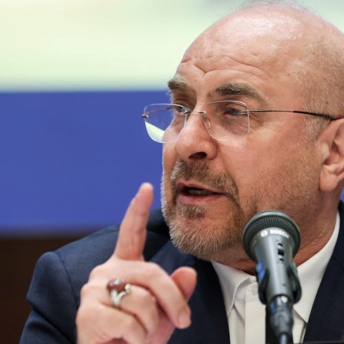 رئيس البرلمان الايراني يحذر ترامب من احتراق المنطقة بأكملها بسبب تحركاته المتهوّرة