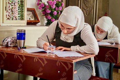 التربية النيابية توصي بحذف الفصول الأخيرة للمناهج الدراسية للمراحل المنتهية وغير المنتهية