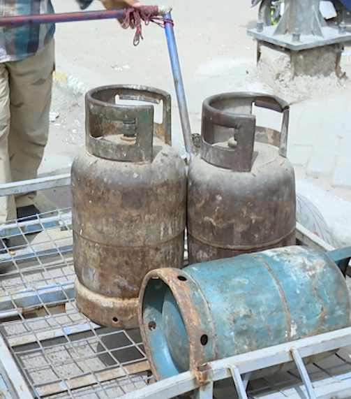 النفط تعلن إطلاق البطاقة الوقودية لغاز الطبخ بواقع أسطوانتين شهرياً