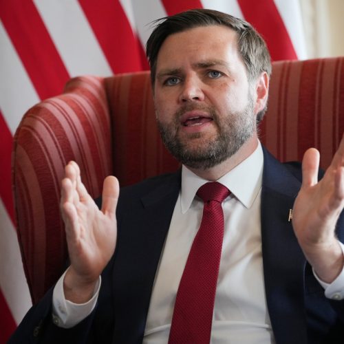 نائب ترامب: سنستمر في التفاوض حتى انتهاء مهلة الرئيس لإيران