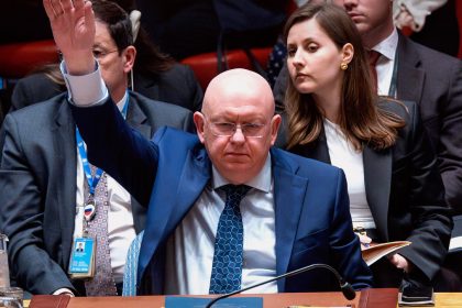 مجلس الأمن يخفق في إقرار مشروع قرار بحريني بشأن فتح مضيق هرمز