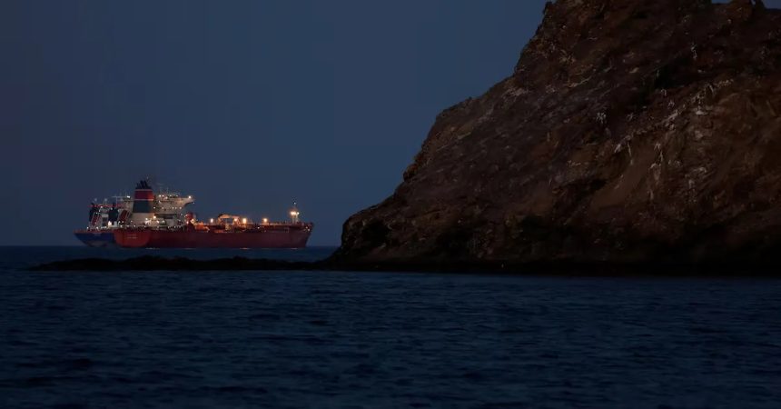 وسائل إعلام: حركة محدودة في مضيق هرمز بعد ساعات على إعلان وقف إطلاق النار