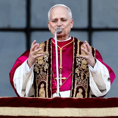 بابا الفاتيكان يرحب بإعلان وقف إطلاق النار لمدة أسبوعين