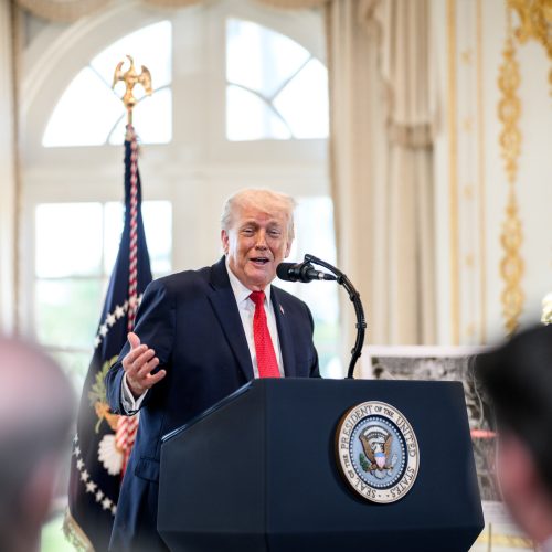 صحيفة عبرية: ترامب ترك إسرائيل تدفع ثمن الهدنة وحدها