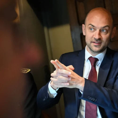 ‏وزير خارجية فرنسا: على إيران التخلي عن خطط امتلاك أسلحة نووية وفتح مضيق هرمز