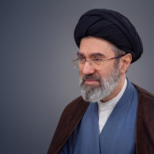 مجتبى خامنئي: إيران لا تسعى لحرب لكنها لن تتنازل عن حقوقها