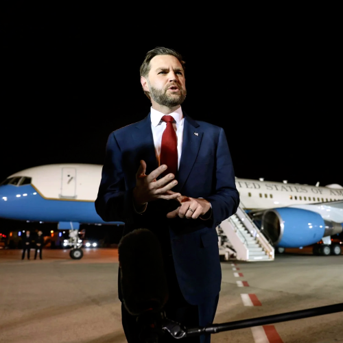 نائب الرئيس الأمريكي: نتطلع للمفاوضات مع إيران ونتمنى أن تكون إيجابية