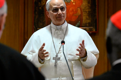 بابا الفاتيكان: من يتبع المسيح لا يمكن أن يسقط القنابل