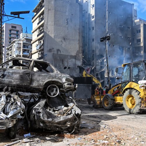 الصحة اللبنانية: 1953 شهيدا و6303 مصابين في العدوان الإسرائيلي على البلاد منذ 2 مارس الماضي