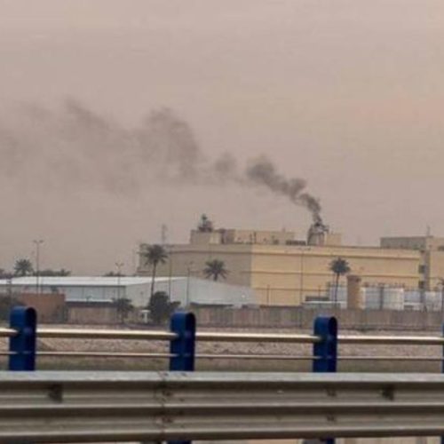 مسؤول بالخارجية الأمريكية: موظفون في سفارتنا بالعراق تعرضوا الأربعاء لهجوم بمسيرات قرب مطار بغداد