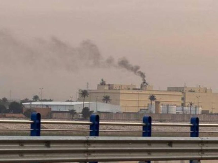 مسؤول بالخارجية الأمريكية: موظفون في سفارتنا بالعراق تعرضوا الأربعاء لهجوم بمسيرات قرب مطار بغداد