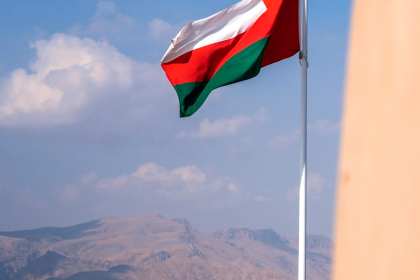 عُمان بشأن إيران: ملتزمون بالحياد الإيجابي وندعو لصون حرية الملاحة