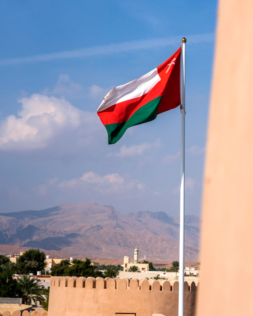 عُمان بشأن إيران: ملتزمون بالحياد الإيجابي وندعو لصون حرية الملاحة