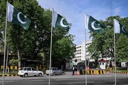 الوفد الأمريكي التفاوضي مع إيران يصل إلى إسلام آباد