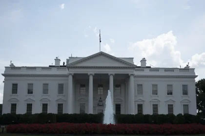 البيت الأبيض: لا صحة للتقارير بشأن الموافقة على رفع التجميد عن الأصول الإيرانية المجمدة في بنوك أجنبية