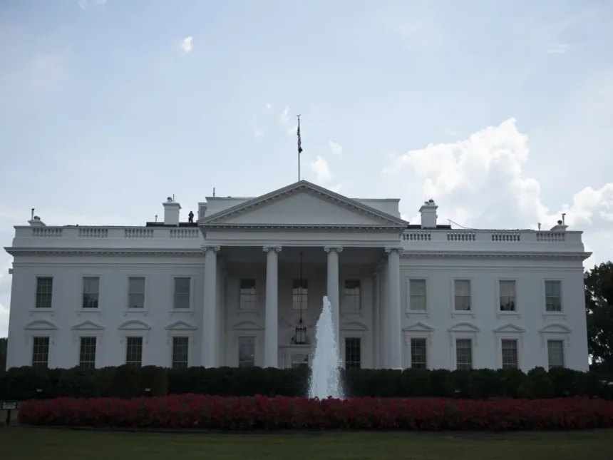 البيت الأبيض: لا صحة للتقارير بشأن الموافقة على رفع التجميد عن الأصول الإيرانية المجمدة في بنوك أجنبية