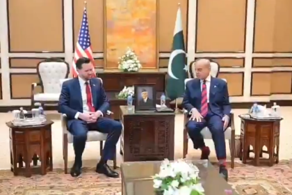 باكستان: محادثات إسلام آباد انطلقت بلقاء بين رئيس الوزراء والوفد الأمريكي