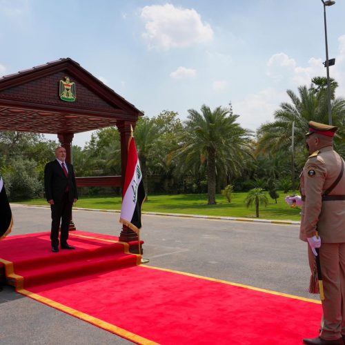 بالصور.. مراسم تسنم رئيس الجمهورية نزار آميدي لمنصبه