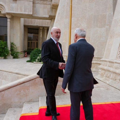 بالصور.. مراسم تسنم رئيس الجمهورية نزار آميدي لمنصبه