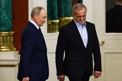 بوتين يؤكد لبزشكيان استعداد روسيا للمساهمة بإيجاد حل سياسي ودبلوماسي لأزمة إيران