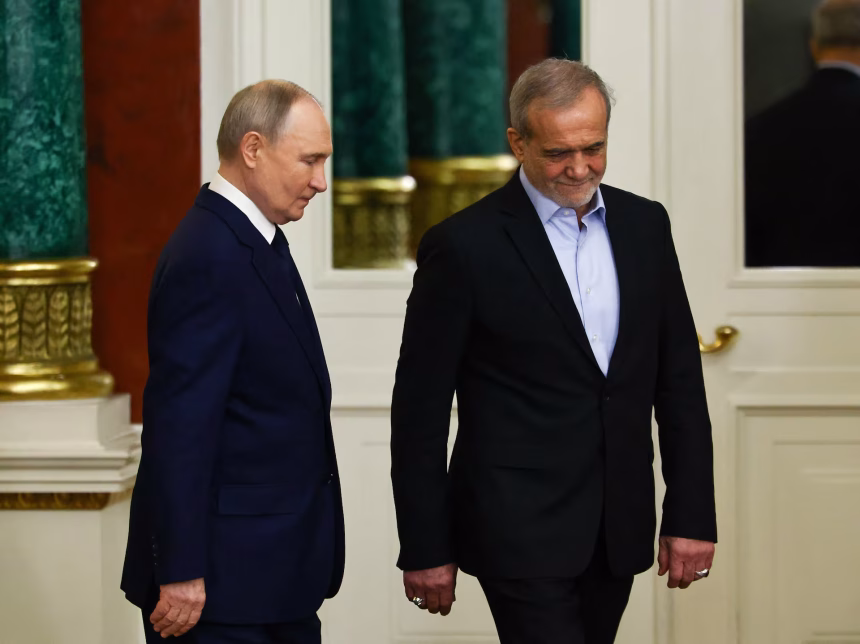 بوتين يؤكد لبزشكيان استعداد روسيا للمساهمة بإيجاد حل سياسي ودبلوماسي لأزمة إيران